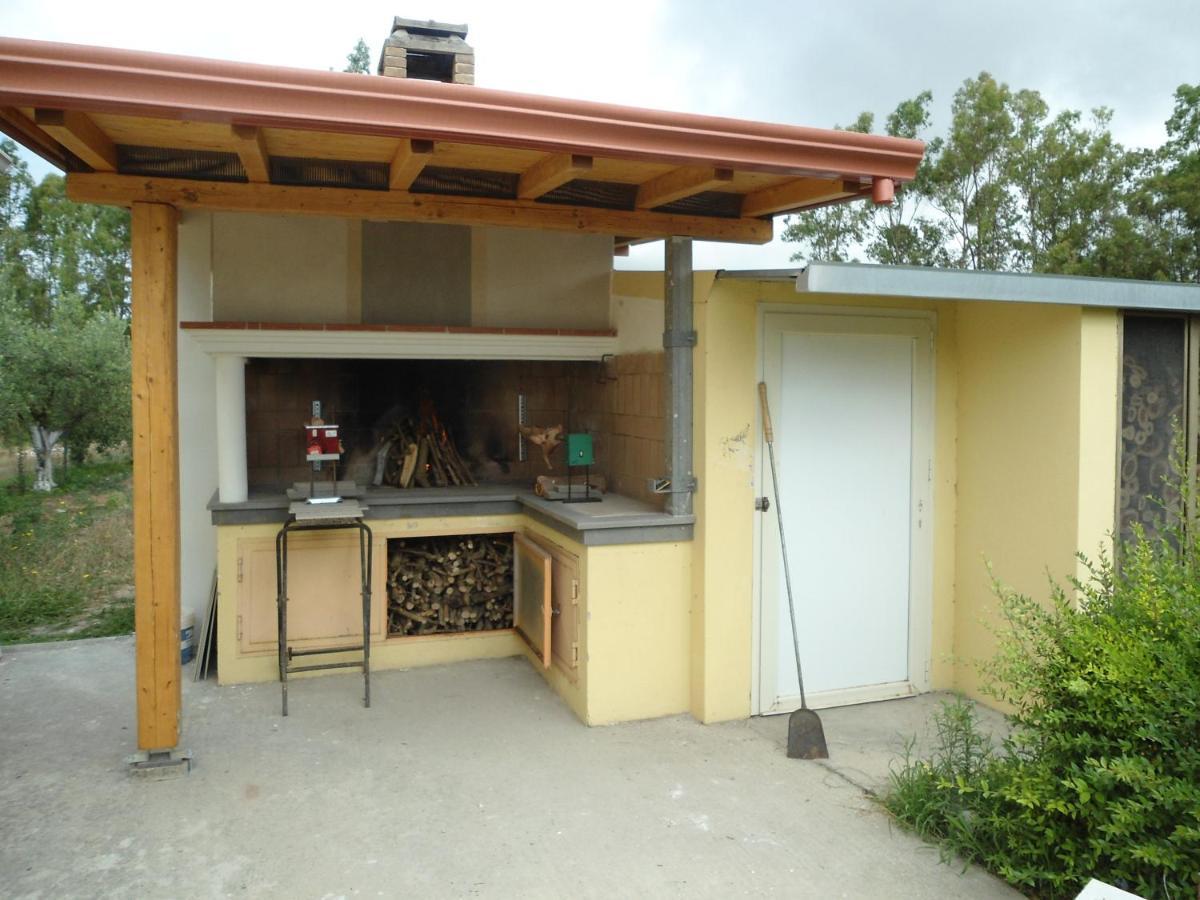 Tra Mare E Monti Santa Giusta Exterior foto