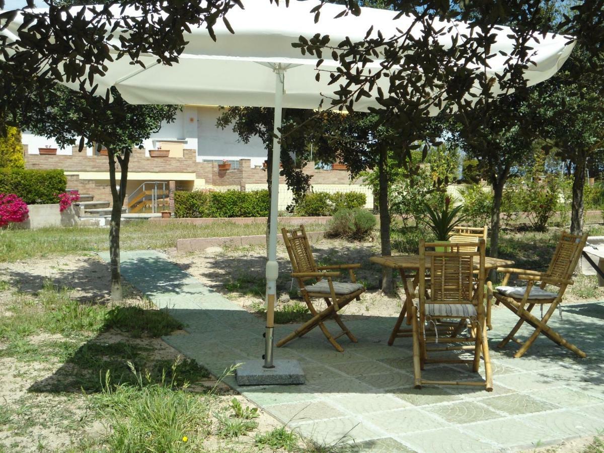 Tra Mare E Monti Santa Giusta Exterior foto
